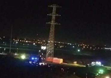 Joven al borde del suicidio tras subir a torre de alta tensión en Cerro Navia