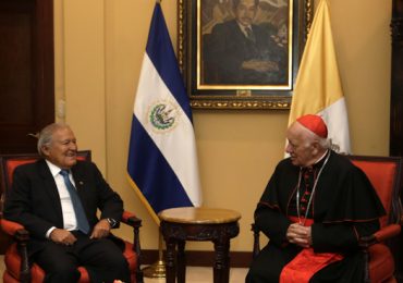 Cardenal Ezzati es recibido por el presidente de El Salvador por centenario del Beato Óscar Romero