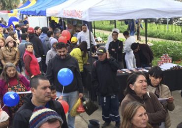 Vecinos disfrutaron de alimentos del mar en feria libre de Pudahuel