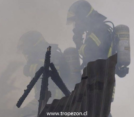 Incendio destruye casa en Pudahuel rural