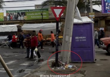 Peligro: Poste con su base destruida a metros de una escuela básica en Pudahuel