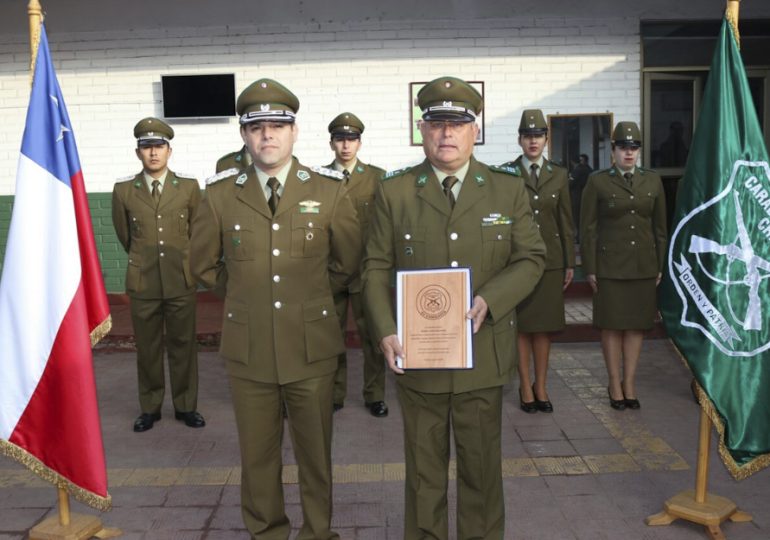 Carabineros de Pudahuel sur despiden a suboficial mayor tras cumplir treinta años de servicio