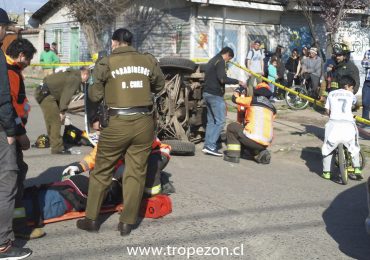 Volcamiento tras choque de dos vehículos en Cerro Navia