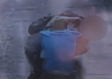 Cámara de seguridad registra violento asalto a escolar en Pudahuel