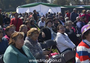 Pasaron agosto: Miles de adultos mayores de Pudahuel celebraron con masiva actividad