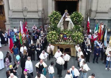 Más de 30 mil personas celebraron a la Virgen del Carmen en el centro de Santiago