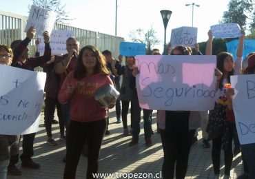 Vecinos de General Bonilla realizan ruidosa manifestación por ola de robos en Pudahuel