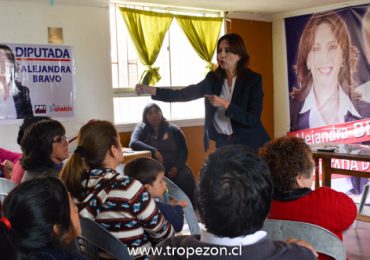 Vocera de “Chile Vamos” Alejandra Bravo se reúne con vecinos de Pudahuel