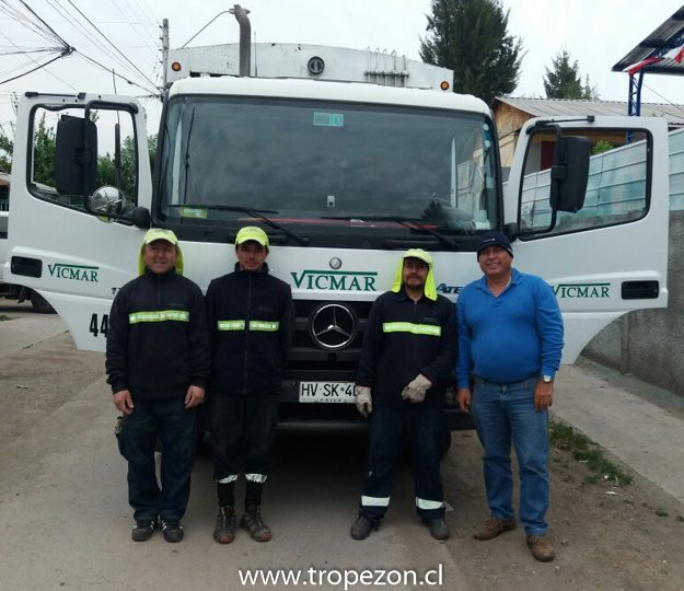 Para aplaudir: Trabajadores recolectores de basura devuelven mochila con dinero en Pudahuel