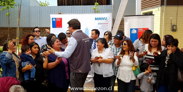 17 familias recibieron sus llaves de casa propia en Cerro Navia