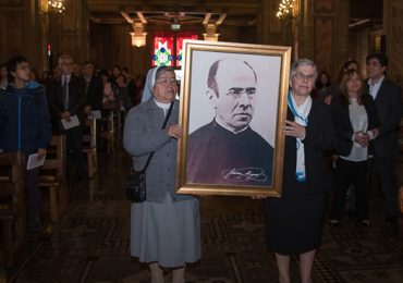 Arzobispado de Santiago presidió misa por el santo español canonizado por milagro ocurrido a chilena