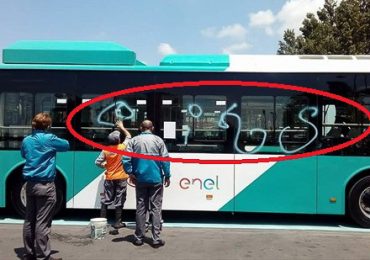 Bus Transantiago eléctrico fue rayado en su primer recorrido por Pudahuel