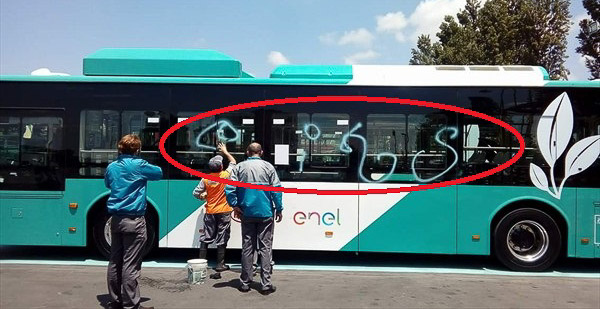 Bus Transantiago eléctrico fue rayado en su primer recorrido por Pudahuel