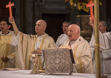 Más de mil voluntarios papales se reunieron en la catedral de Santiago