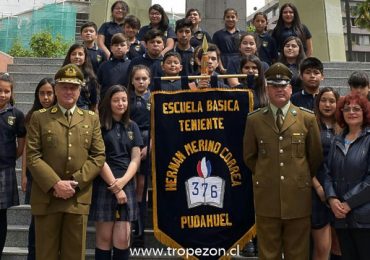 Estudiantes de Pudahuel visitan monumento de Teniente Hernán Merino Correa