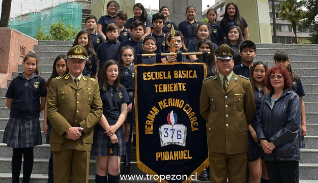 Estudiantes de Pudahuel visitan monumento de Teniente Hernán Merino Correa