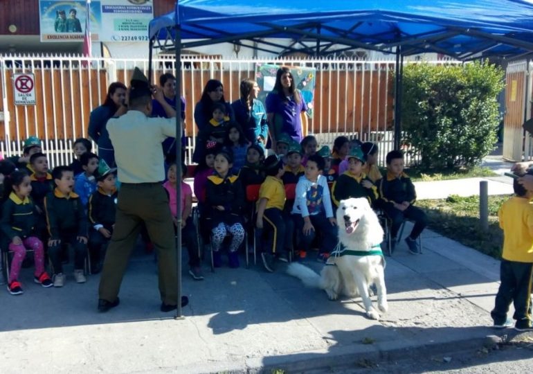 Estudiantes de Pudahuel disfrutan exhibición de Escuela de Adiestramiento Canino de Carabineros