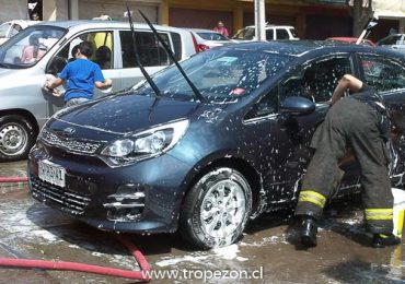 Quinta compañía “Bomba Cerro Navia” logra reunir más de quinientos mil peso lavando autos para la Teletón