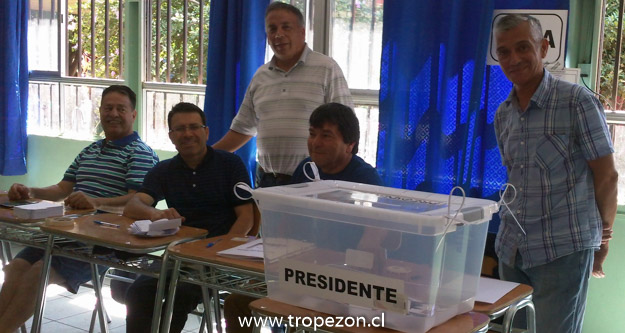 Conflicto entre apoderados de mesa en escuela Alexander Graham Bell en Pudahuel