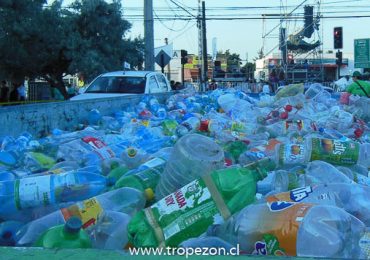 Cerro Navia recolecta miles de botellas plásticas para Teletón 2017