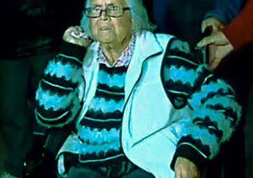 Abuela resulta con lesiones tras ser arrojada desde una camioneta robada en Cerro Navia