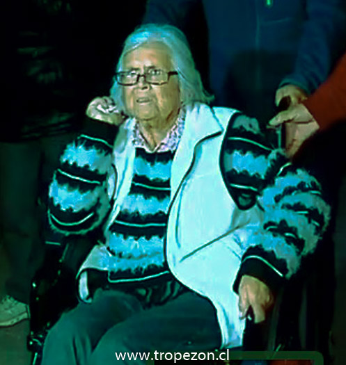 Abuela resulta con lesiones tras ser arrojada desde una camioneta robada en Cerro Navia