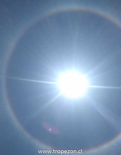 Pudahuel sorprendido por halo alrededor del sol