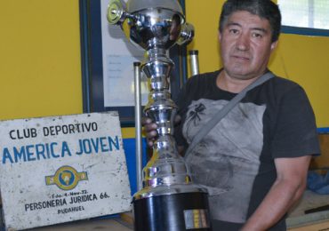 Club deportivo América Joven no recibe trofeo de campeón el día de la premiación en Pudahuel