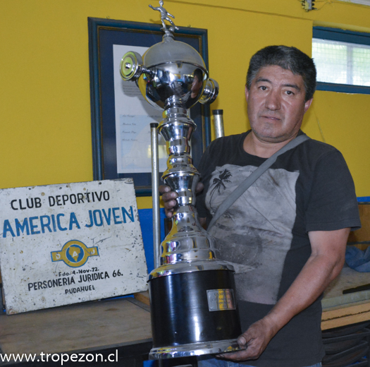 Club deportivo América Joven no recibe trofeo de campeón el día de la premiación en Pudahuel
