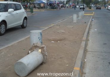 Desconocidos destruyen pilares de seguridad vial en Cerro Navia