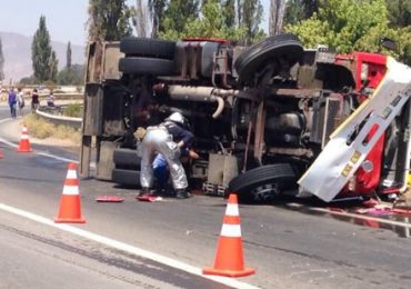 Volcó carro de bomberos en Pudahuel rural
