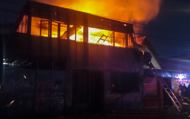 Seis casas y una barraca se queman en Cerro Navia