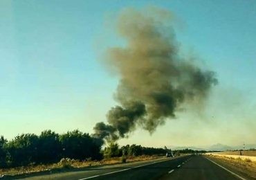 Incendio destruye dos casas y quema dos camiones en Pudahuel rural
