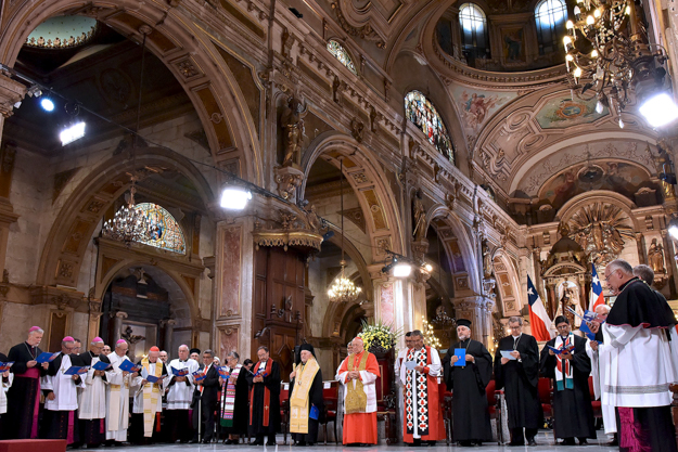 Cardenal Ezzati invitó a enfrentar la situación de pobreza, mujeres, menores, salud y migración en el país