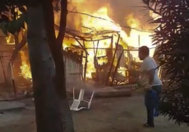Incendio destruye cuatro departamentos en Cerro Navia
