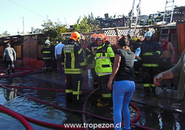 Incendio destruyó dos casas y deja otras cinco con daños de consideración en Pudahuel