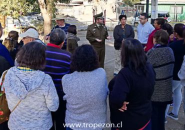 Provechosa reunión de seguridad de vecinos con autoridad policial y diputado en Pudahuel