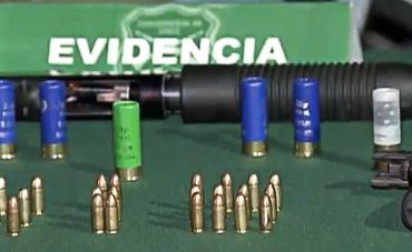 Equipados con armamento y placa de Carabineros detienen a delincuentes en Pudahuel