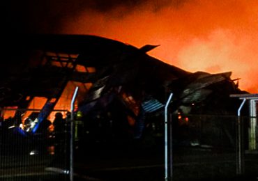 Incendio destruye laboratorio químico en Pudahuel