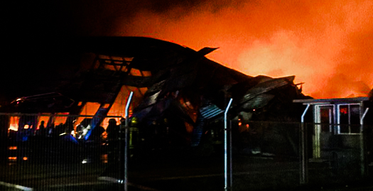 Incendio destruye laboratorio químico en Pudahuel