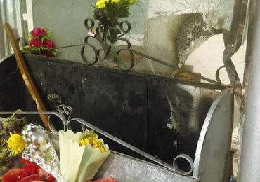 Vándalos rompen vidrios de seguridad de imagen de virgen del Carmen en Pudahuel