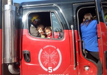 Sorprendidos quedaron menores de jardín infantil con la presencia de bomberos en Pudahuel