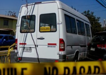 Conductor es baleado al momento de subir alumnos a furgón escolar en Cerro Navia