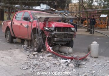 Por accidente de tránsito, extensa área de Cerro Navia y Pudahuel quedan sin energía eléctrica