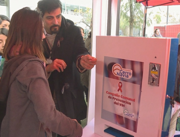 Dispensadores de condones fueron instalados en liceos de Cerro Navia