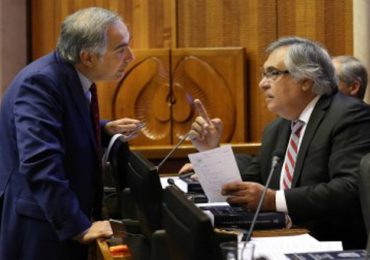 Desfibriladores en lugares públicos avanza para convertirse en ley
