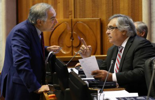 Desfibriladores en lugares públicos avanza para convertirse en ley