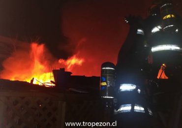 Dos adultos mayores mueren en incendio, en Pudahuel
