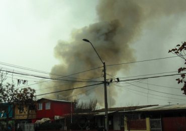 Incendio en local comercial deja diversos daños a inmueble en Cerro Navia