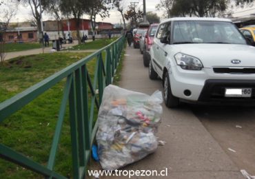 Caos vial en calles cercanas al persa Teniente Cruz, en Pudahuel